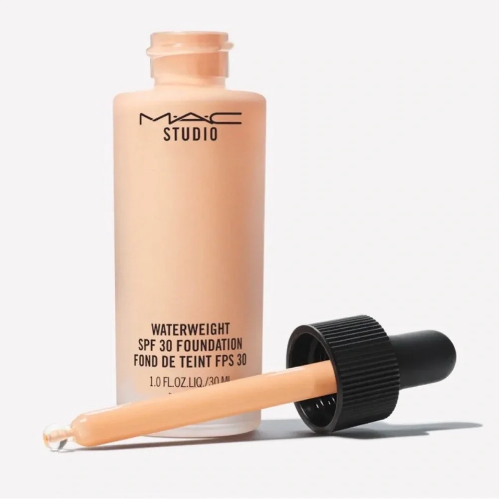 New NC35 Mac Studio Waterweight SPF 30 Foundation Brand New in Box